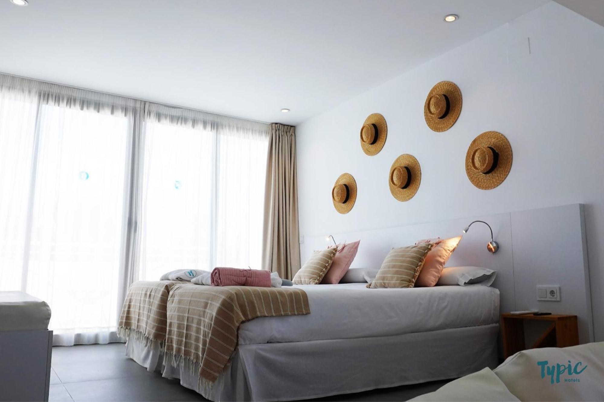 Апарт отель Typic Marina Playa - Adults Only Сан-Антонио-Абад Экстерьер фото