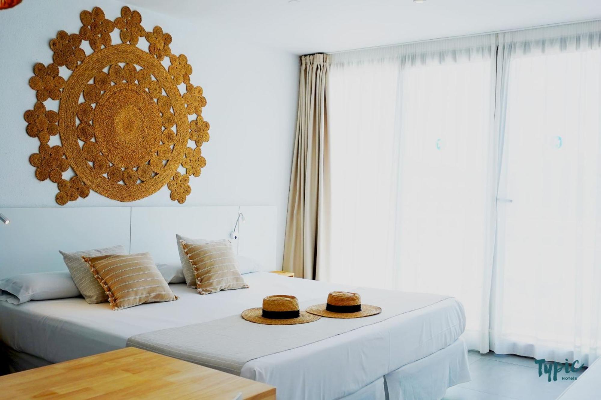 Апарт отель Typic Marina Playa - Adults Only Сан-Антонио-Абад Экстерьер фото