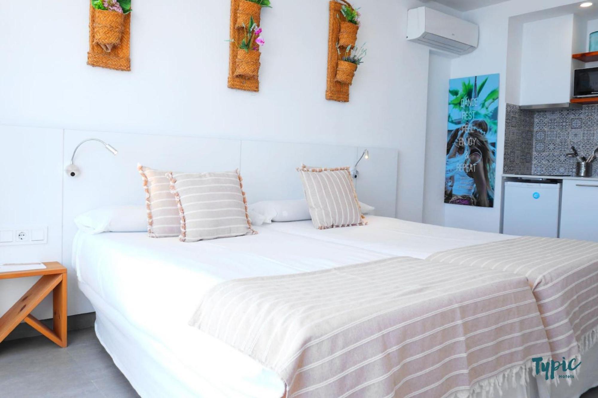 Апарт отель Typic Marina Playa - Adults Only Сан-Антонио-Абад Экстерьер фото