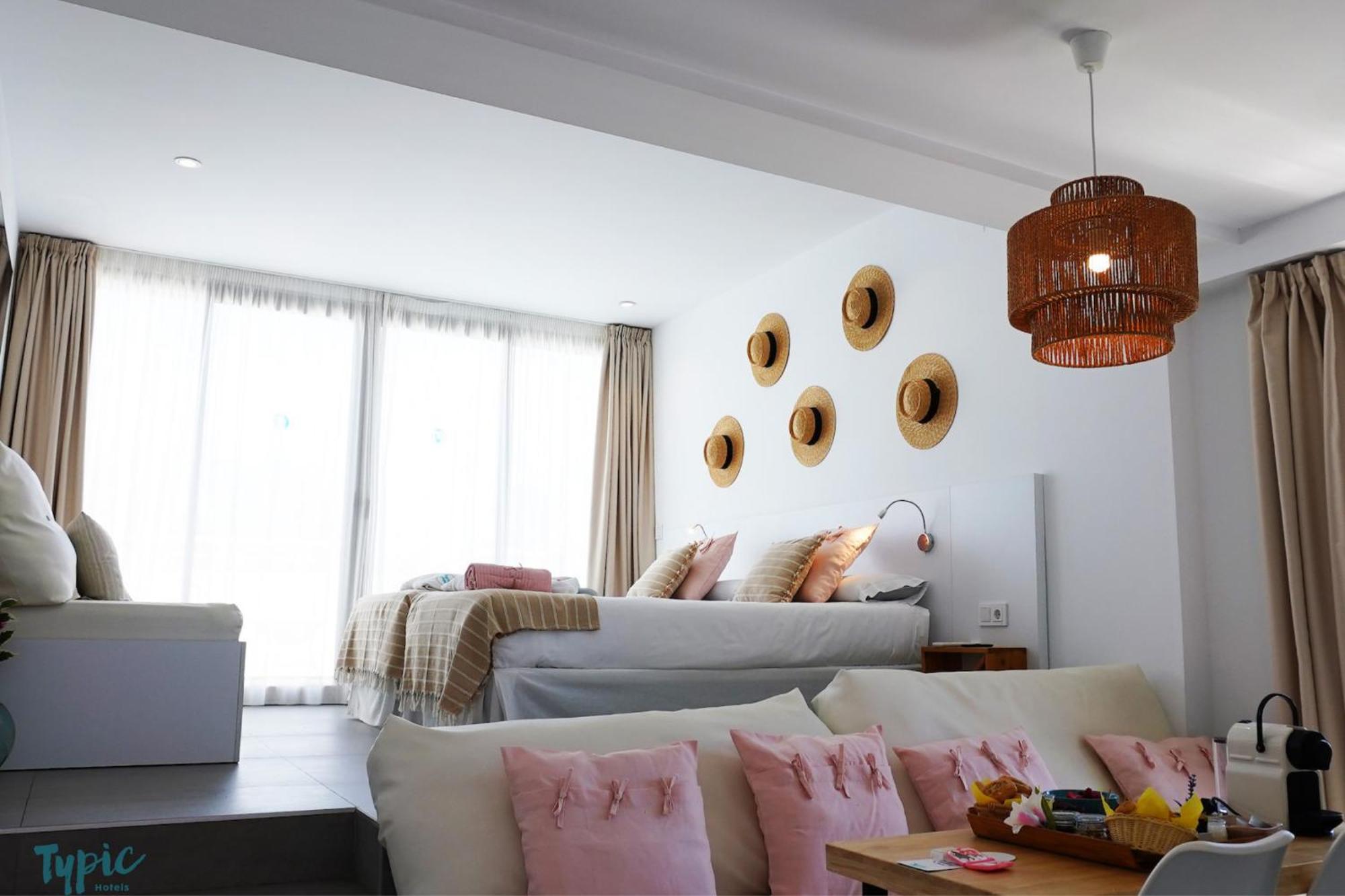 Апарт отель Typic Marina Playa - Adults Only Сан-Антонио-Абад Экстерьер фото