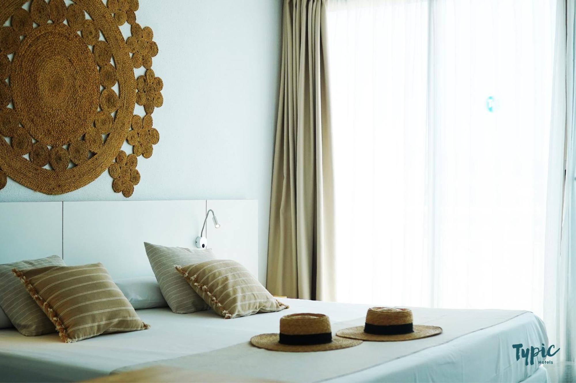 Апарт отель Typic Marina Playa - Adults Only Сан-Антонио-Абад Экстерьер фото