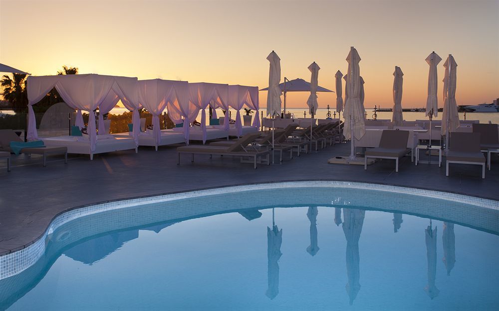 Апарт отель Typic Marina Playa - Adults Only Сан-Антонио-Абад Экстерьер фото
