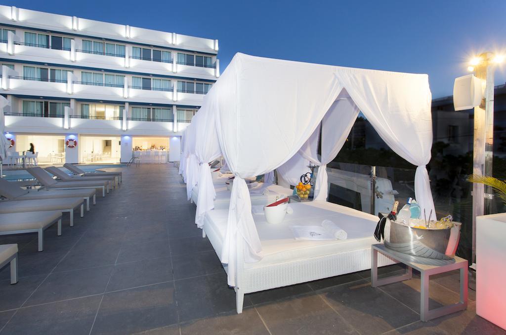 Апарт отель Typic Marina Playa - Adults Only Сан-Антонио-Абад Экстерьер фото
